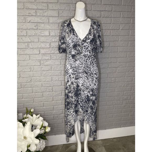 Express 🐾 Animal Print High Low White Gray 100% Rayon Dress Size Medium - Picture 1 of 8